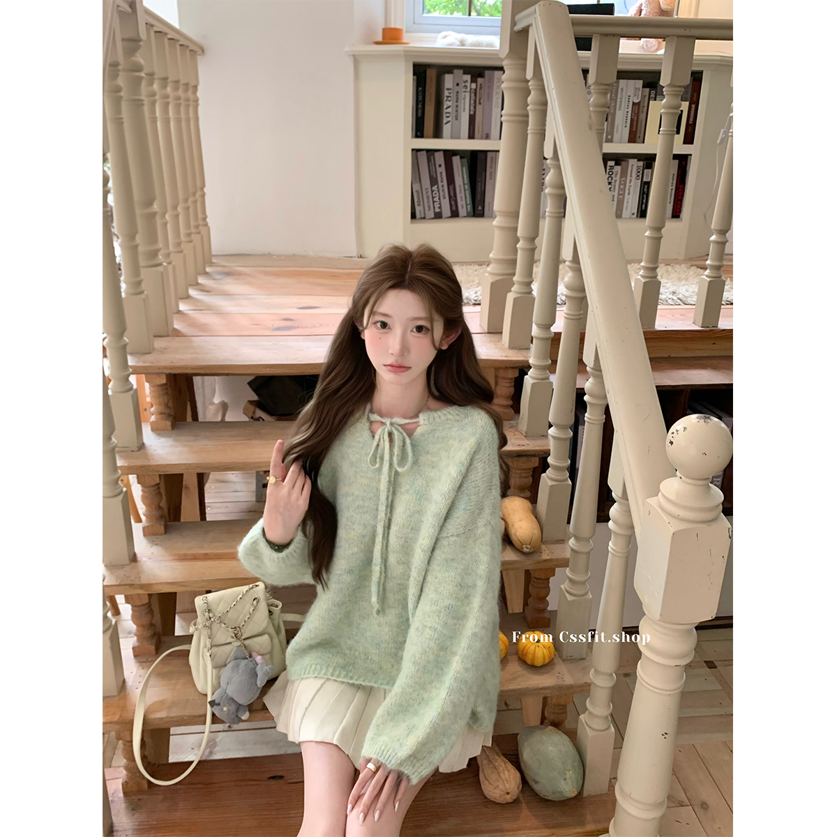 迟伞伞系带混色淡绿毛衣