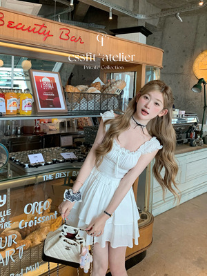 刺绣小波点打揽小白裙