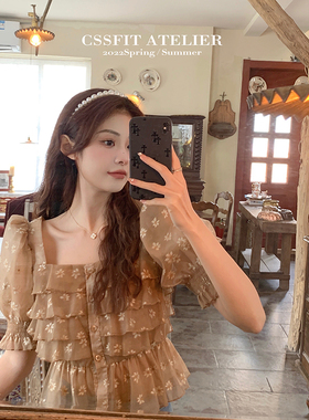 【迟伞伞】  古堡千金jue美金棕刺绣花朵泡泡袖衬衫