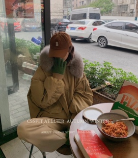 时髦感卡其绿狐狸毛领派克羽绒服 派克来咯 迟伞伞