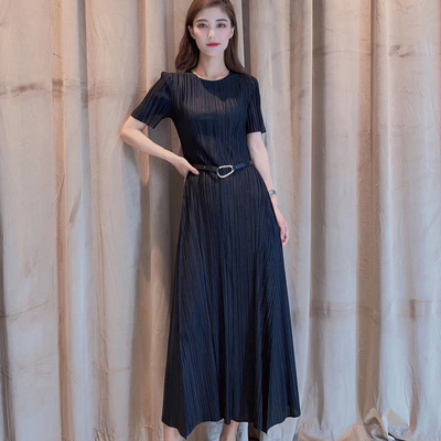 女装阿玛施正品2022夏装新款时尚优雅垂感小黑裙中长款短袖连衣裙