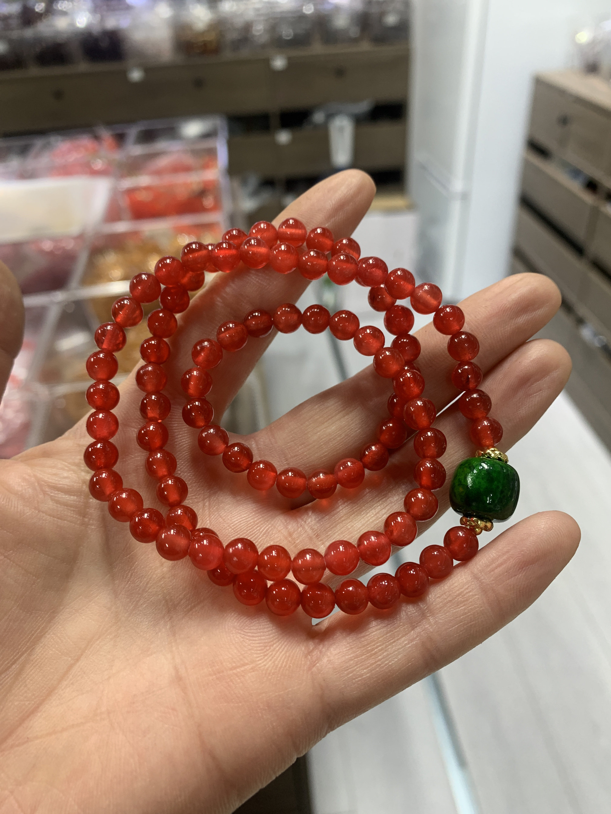 天然鱼惊石手串多圈手链青鱼石质地如玉色泽艳丽樱桃红6毫米