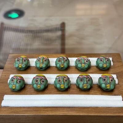 尼泊尔彩绘琉璃腓尼基人