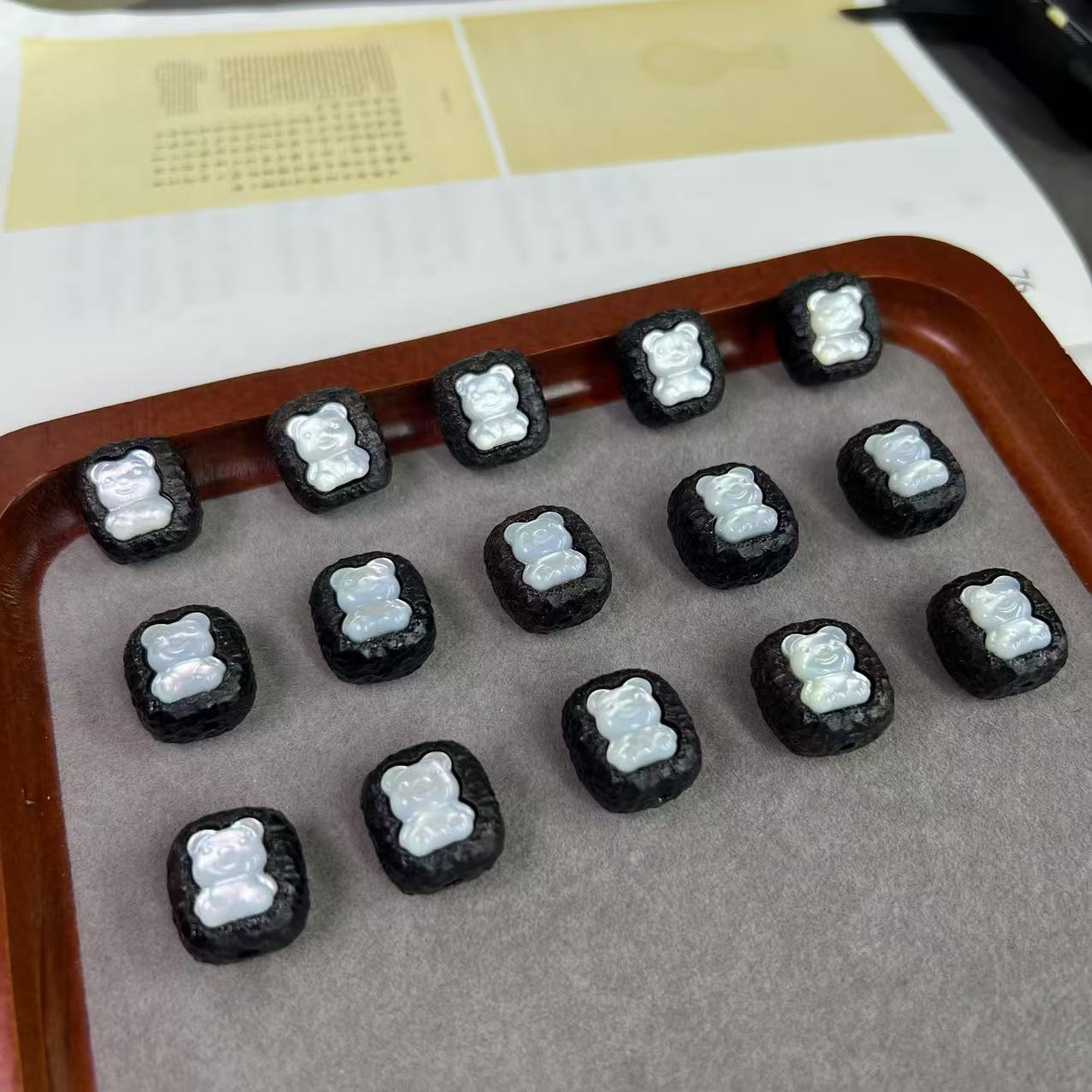 黑檀镶嵌天然鱼骨贝壳、小熊！