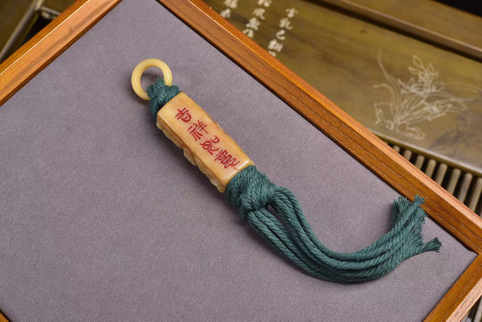 藏传回流骆驼骨雕刻手把件纯手工编织手搓绳挂饰藏式复古文玩坠子