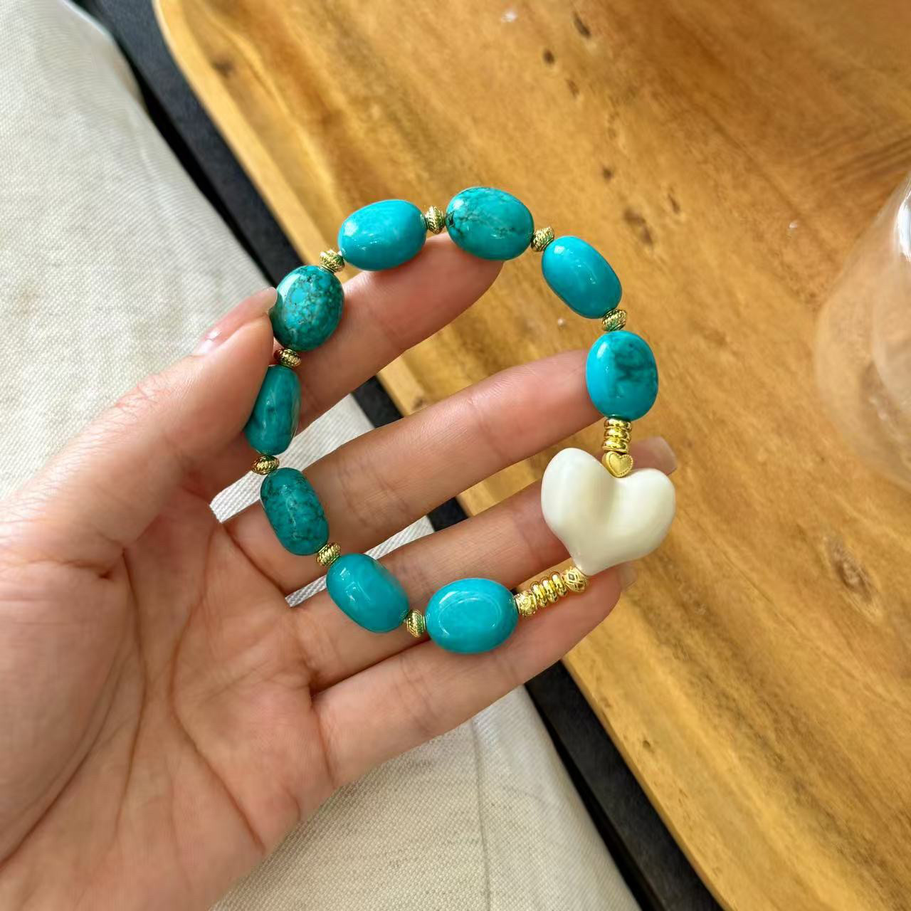 天然绿松石随形，搭配天然象牙果屁桃手链