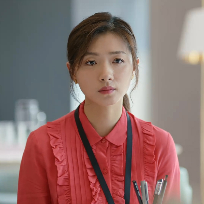 万茜同款长袖娃娃领木耳边衬衫女