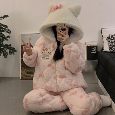 珊瑚绒三层夹棉拉链连帽套装保暖