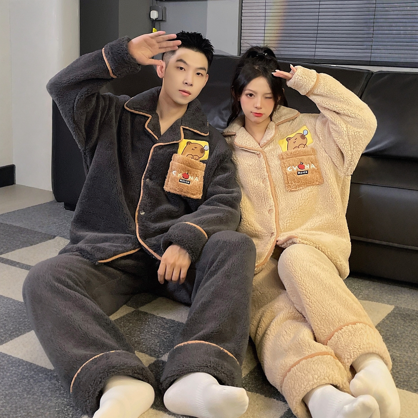 可爱卡通情侣法兰绒睡衣男女秋冬季加厚套装珊瑚绒卡皮巴拉家居服