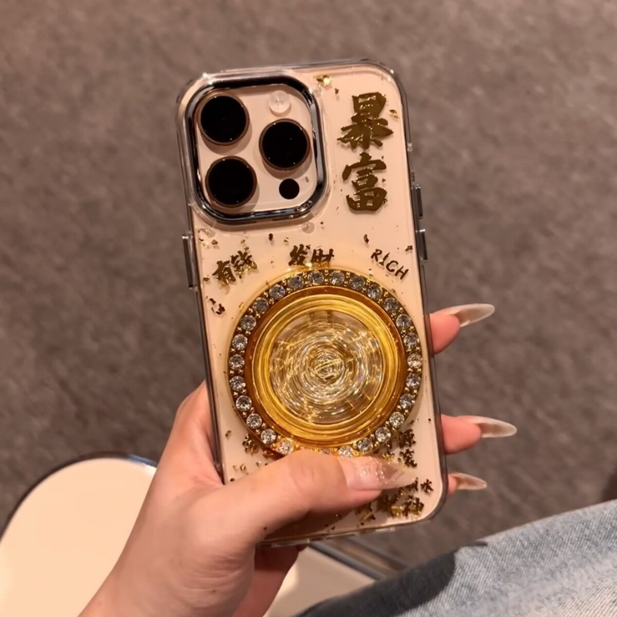 平安喜乐金色旋转金钱适用iphone15手机壳苹果14promax/11/12/13