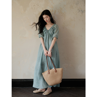 国风V领刺绣度假风五分袖连衣裙