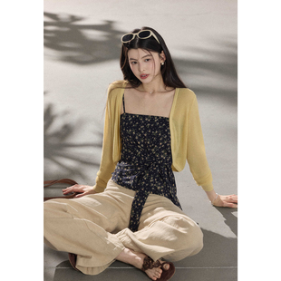 贰羊设计【晓风】日常通勤松弛感碎花吊带背心+防晒短款开衫套装