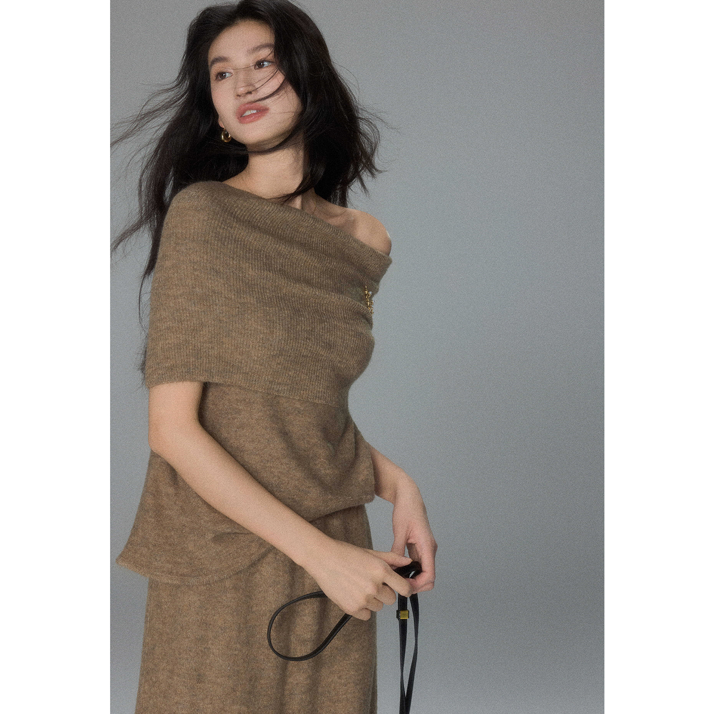 贰羊设计【知觅】慵懒气质一字斜肩两件套女针织披肩抹胸背心长裙