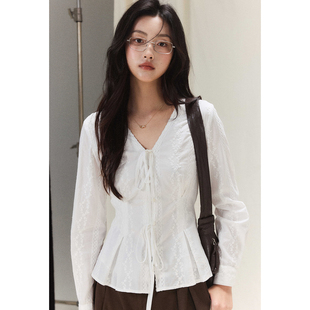 贰羊设计【今禾】1oo棉V领刺绣花边白色衬衫女秋绑带收腰修身上衣