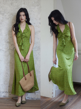 贰羊设计【春枝】法式度假绿色碎花挂脖连衣裙女v领无袖吊带长裙