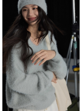 贰羊设计【沐盈】配帽子仿水貂V领绒软糯白色毛衣女慵懒气质上衣