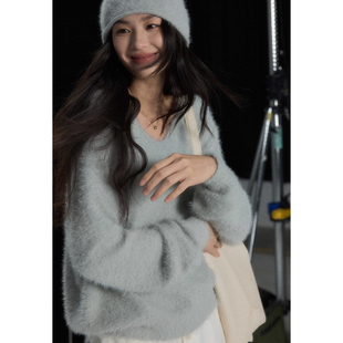 贰羊设计 配帽子仿水貂V领绒软糯白色毛衣女慵懒气质上衣 沐盈