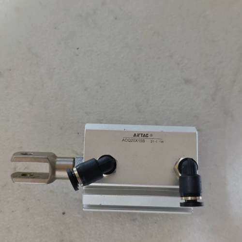 亚德客气缸ACQ20X15S，原装正品，成色完好。铝合金外壳