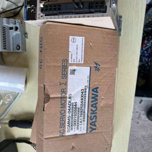 安川伺服SGPMS-2R5A30A，电机SGMMS-04AD