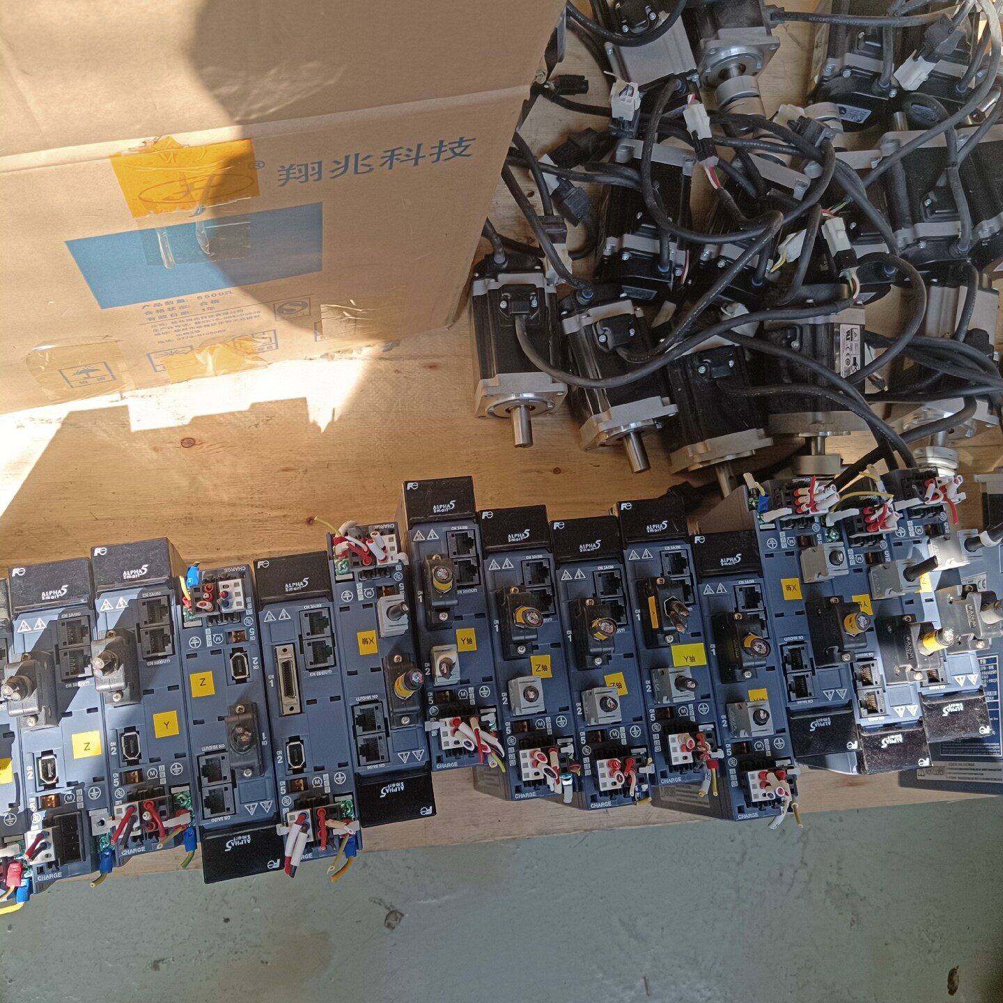 议价-富士伺服5系套装，型号RYH401F5-VV2和GYB401