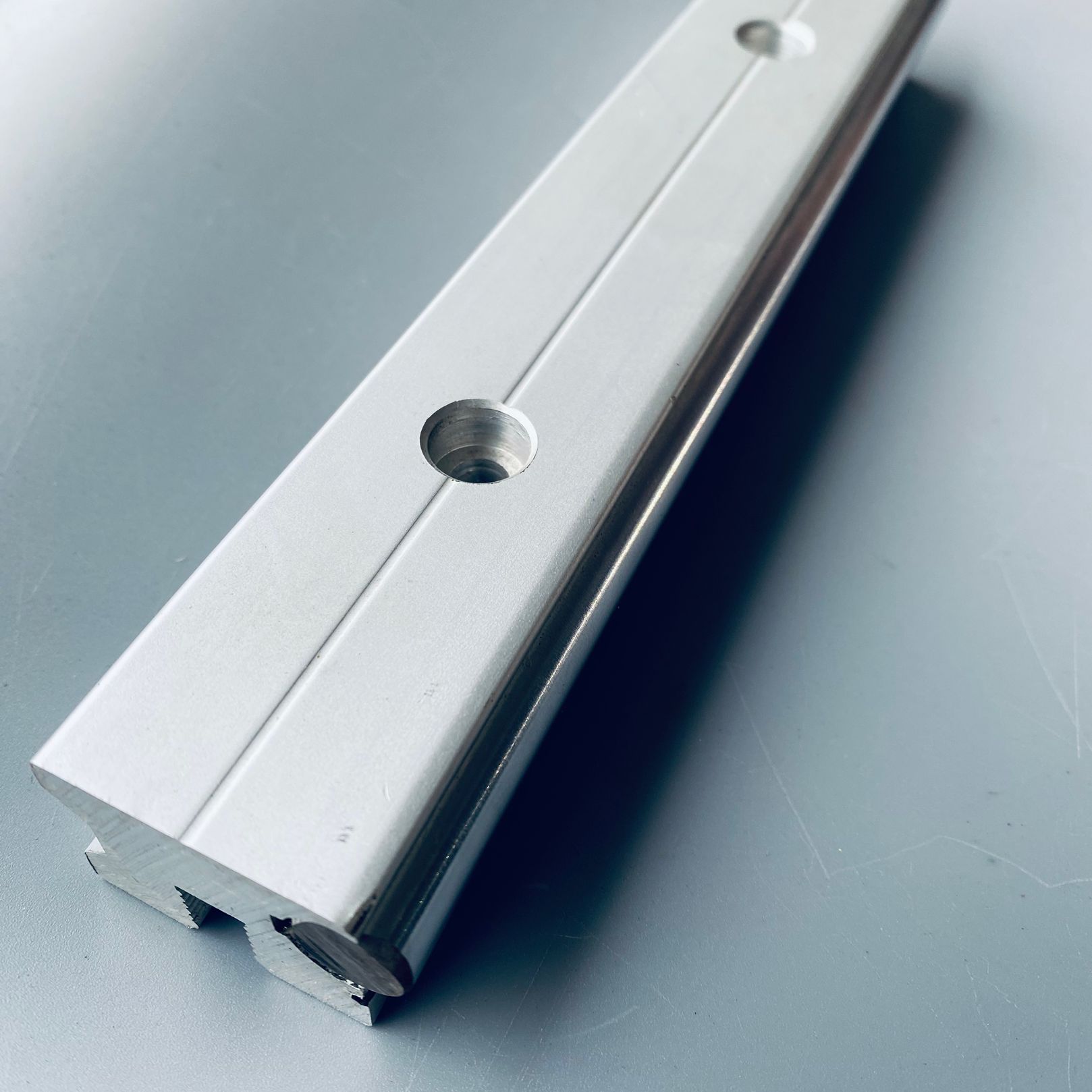 单轴心导轨铝合金滑轨铝型材轨道