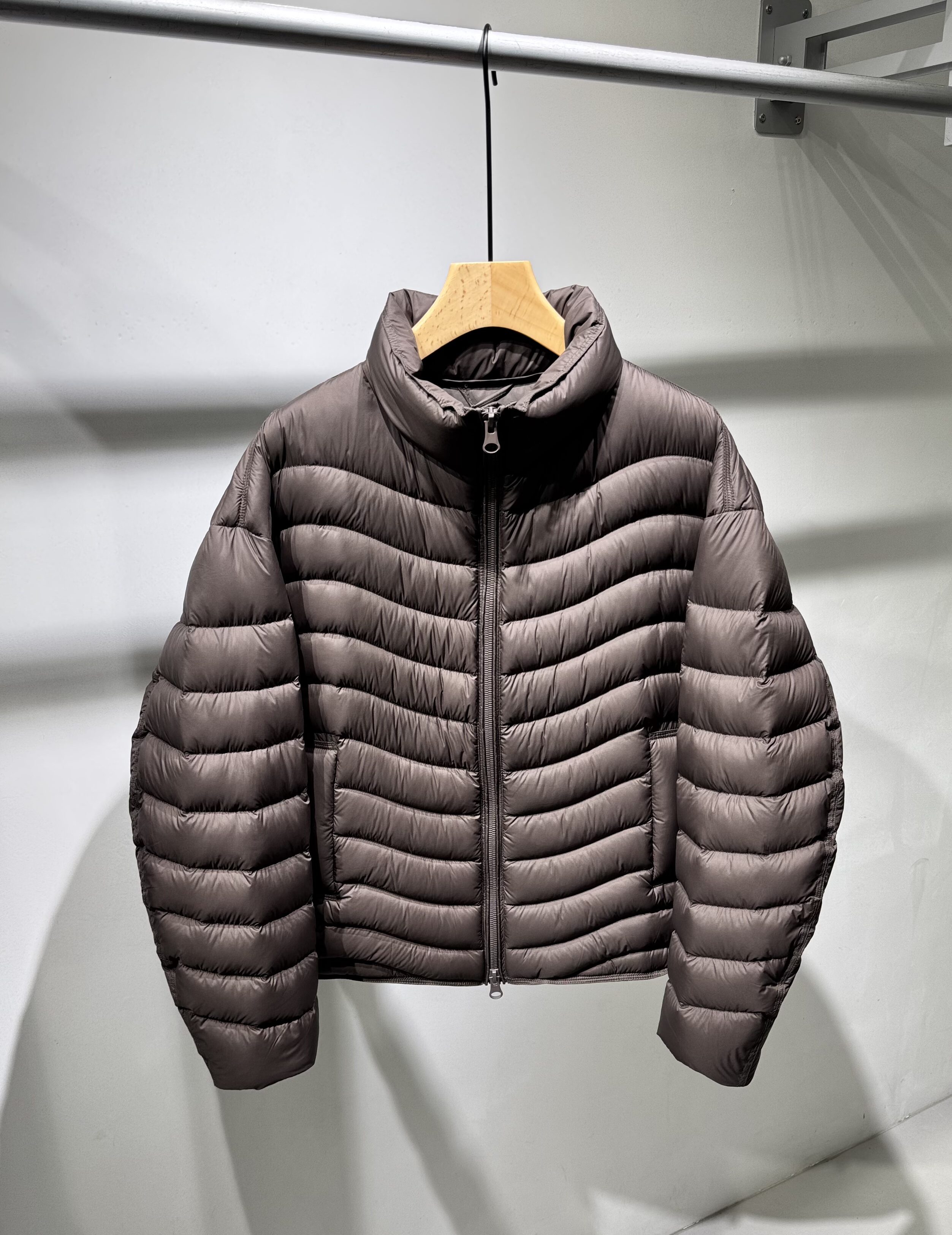 冬季户外简约轻便排骨衔缝立领羽绒服男日系加厚御寒90白鸭绒外套