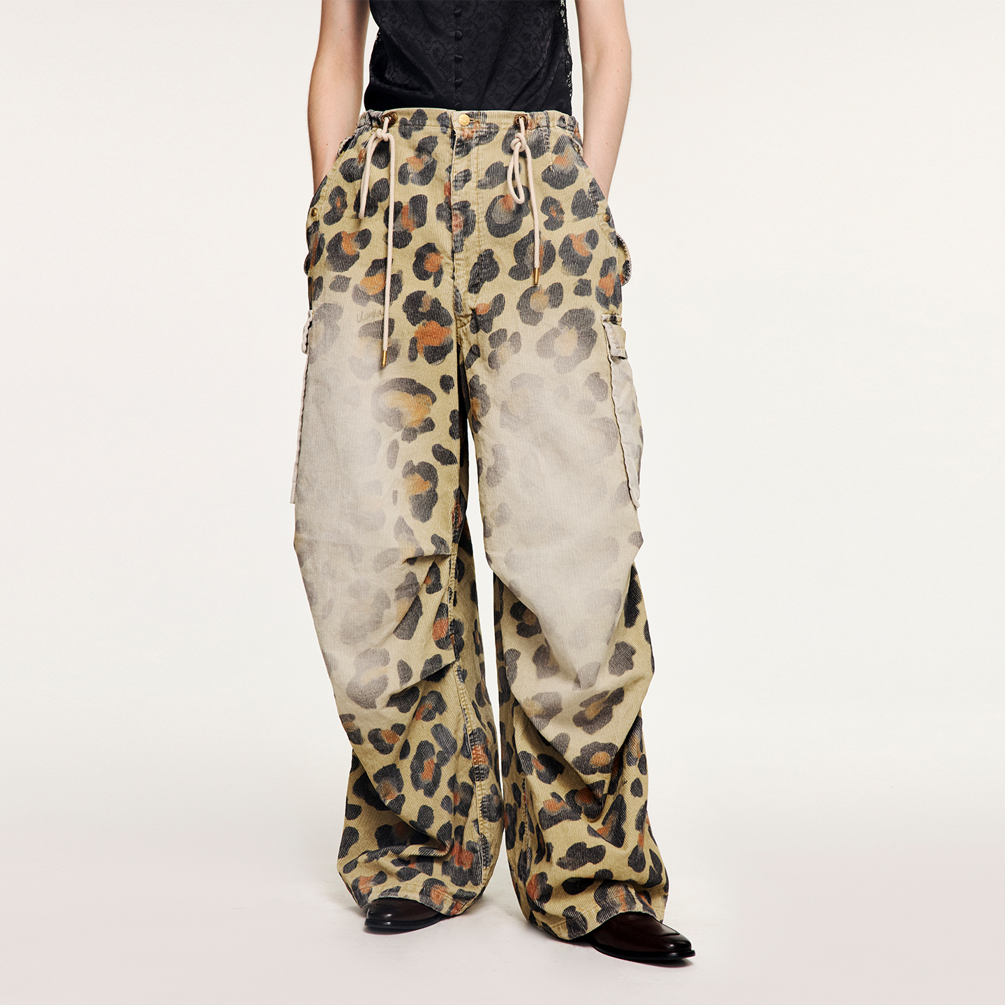 UOOYAA豹纹灯芯绒伞兵裤