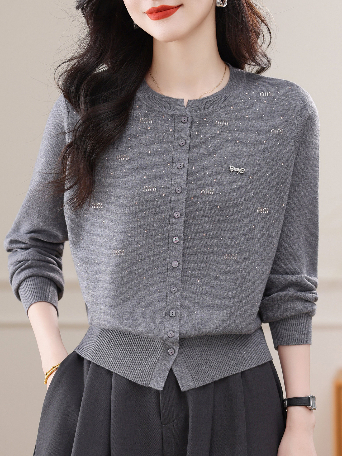 高级感灰色针织上衣2025秋季新款女装MIU系时尚烫钻毛衣开衫外套