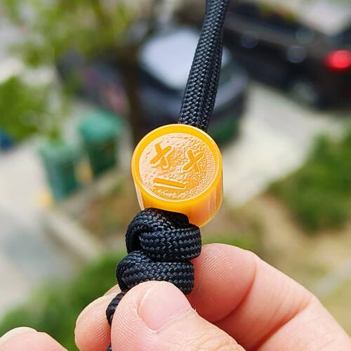SSD工作室棕色树脂伞绳微笑EDC刀坠背包挂坠吊坠DIY珠折刀手链