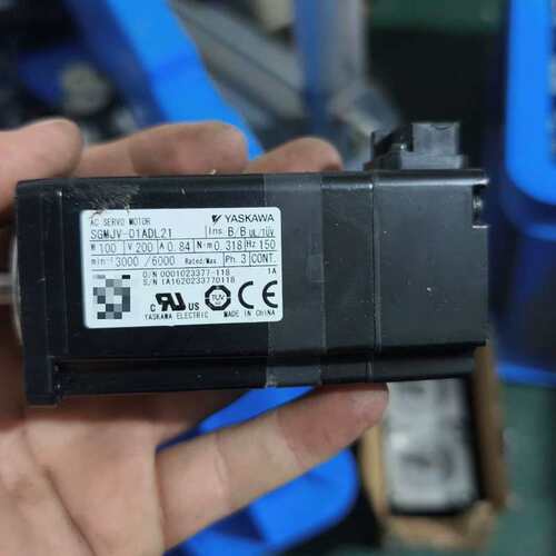 议价 安川伺服电机 SGMJV-01ADL21，100W功率，20 可维修
