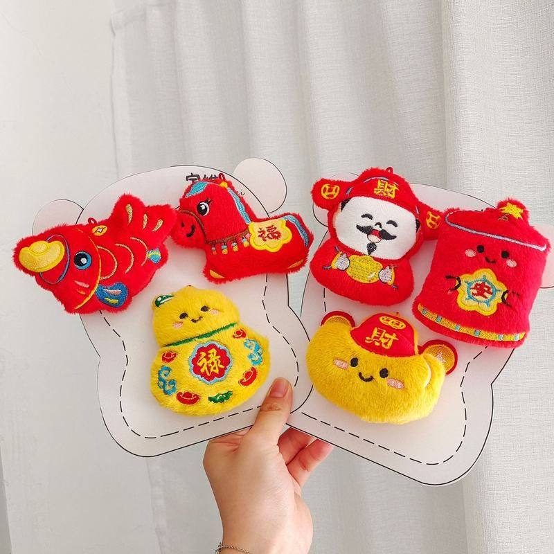 新年喜庆财神元宝小马国风毛绒公仔挂件卡通玩偶胸针装饰节日配饰,节庆用品/礼品,挂饰/生肖挂饰,淘宝优惠券,粉丝福利购,淘宝优惠卷