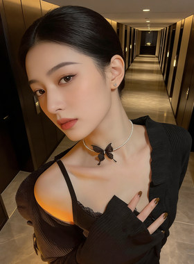 甜美气质珍珠立体黑蝴蝶项链饰品女小众高级感choker颈链项圈
