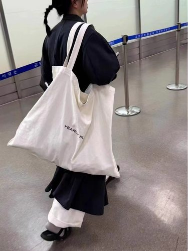 推荐！设计师品牌YP人手一只好搭实用白色帆布包布袋子