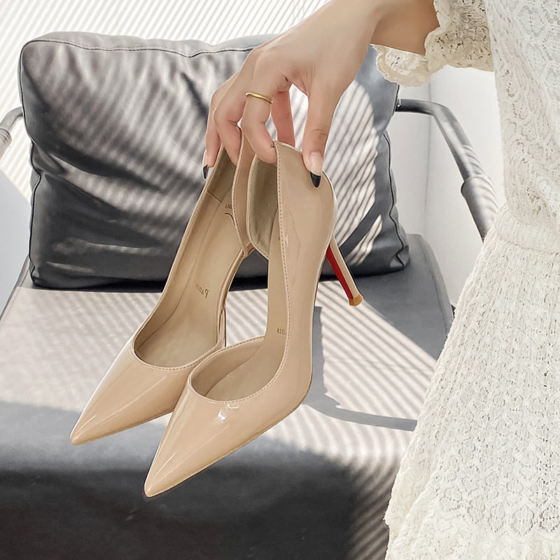 2025新款红底尖头侧空性感裸色高跟鞋女绝美细跟气质黑色漆皮单鞋