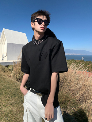 个性刺绣半高圆领短袖T恤