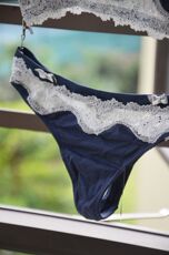 Трусы 洛迦外贸法国小香风红蓝优雅蕾丝边大码性感低腰女t裤t-back丁字