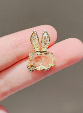 韩国新款水晶兔子胸针女简约白色滴油气质百搭胸花love字母领针扣