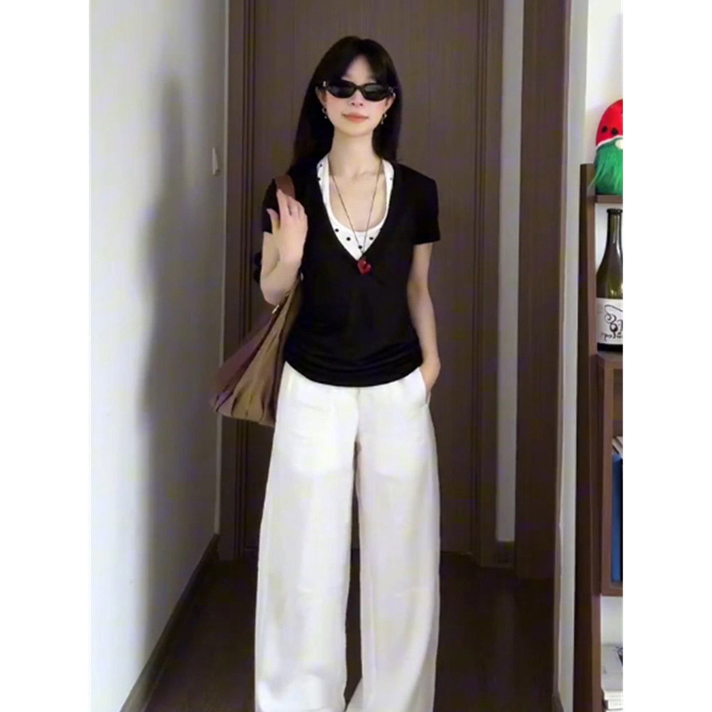 韩系复古拼接黑色短袖T恤外衫女夏季修身显瘦挂颈背心叠穿两件套