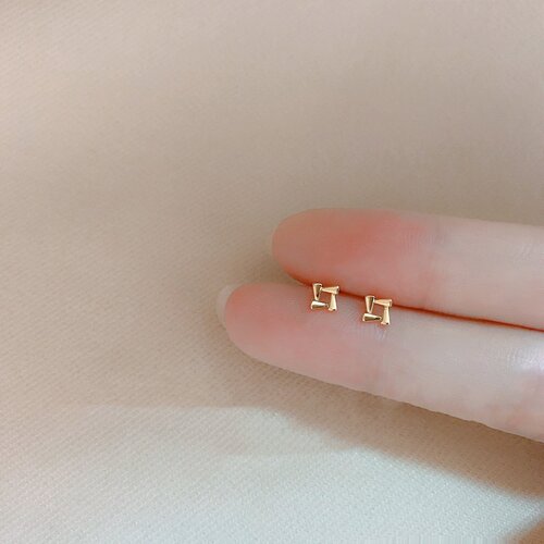奥特莱斯折扣官网撤柜清仓捡漏18K金几何旋转耳钉outlets女配饰