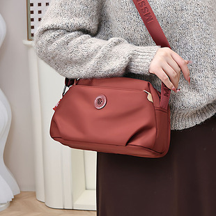 女士包包2026新款日常通勤斜挎包简约百搭帆布妈妈单肩包小背包女