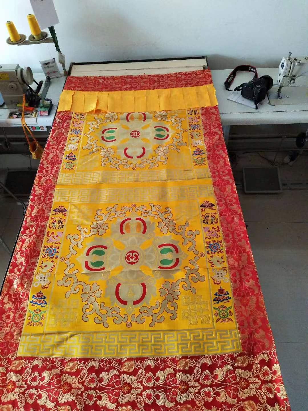 精品藏式门帘  连拼十字杵图案 2×1米