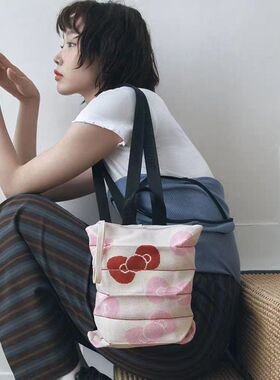 韩国J&S三丽鸥HelloKitty联名可爱满印蝴蝶结针织褶皱双肩小书包