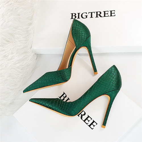 细跟绸缎婚鞋性感蛇纹
