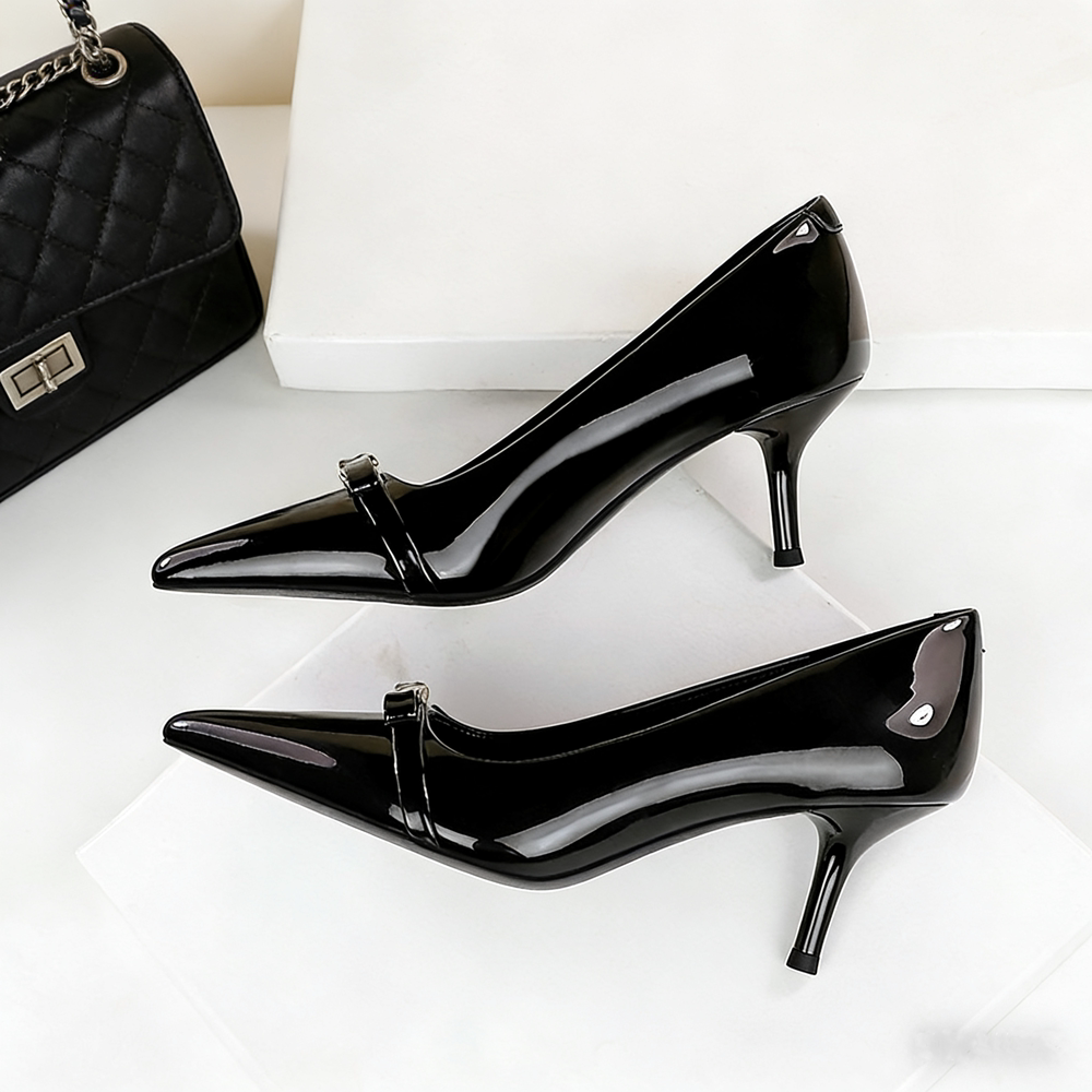 法式小金扣尖头高跟鞋女黑色漆皮浅口细跟气质通勤职业OL工作单鞋