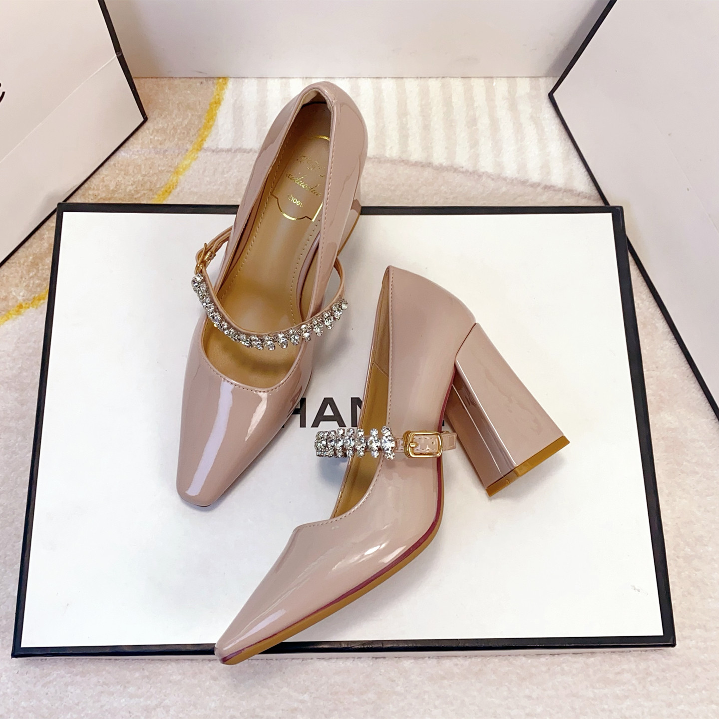 法式轻奢水钻高跟鞋女粗跟一字带尖头裸粉色通勤百搭职业OL女单鞋