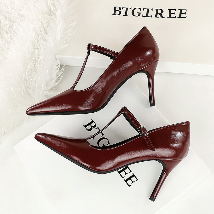 欧美风丁字带高跟鞋女镂空尖头高级感不累脚亮面漆皮细跟扣带单鞋