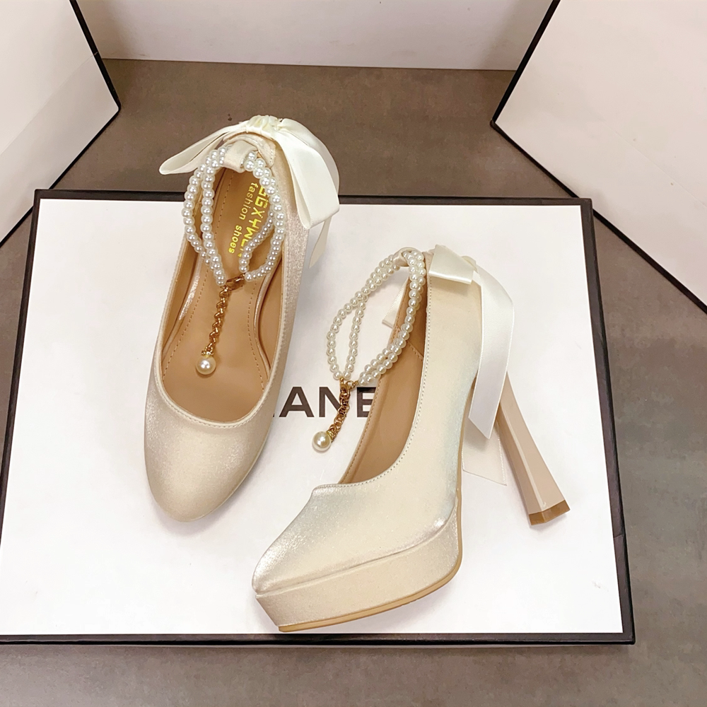 韩版珍珠链单鞋防水台粗跟圆头绸缎蝴蝶结婚鞋白色一字扣带高跟鞋