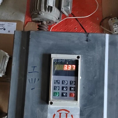 议价华欣HXB003043B变频器，30千瓦，成色如图！功能包好