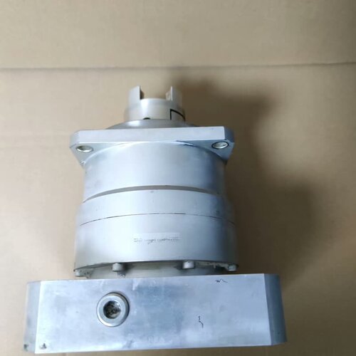议价新宝180法兰精密行星减速机，速比4，输入孔35，输入止口1