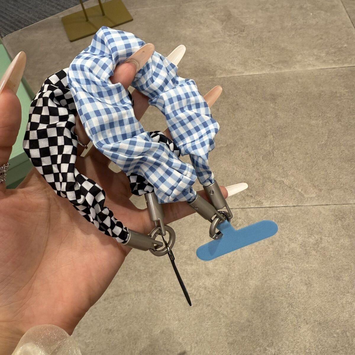 韩系ins简约蓝白棋盘格布艺大肠圈挂饰小众户外钥匙包包防掉